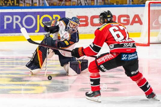 Djurgårdens målvakt Niklas Svedberg och Luleås Linus