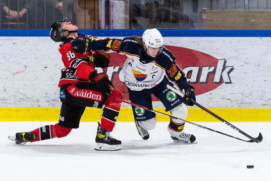 Luleås Pontus Andreasson och Djurgårdens Marcus Sörensen