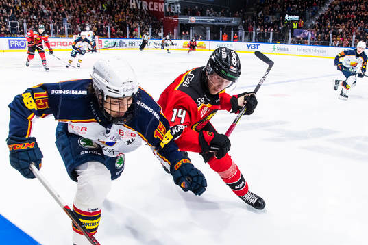 Djurgårdens Liam Öhgren och Luleås Jonas Berglund