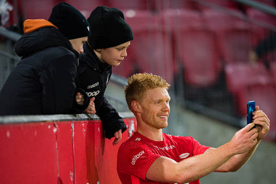 Sivert Heltne Nilsen of Brann taking a salfie with a fan