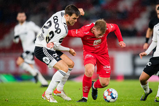 Pavle Vagic of Rosenborg and Aune Selland Heggebø of Brann