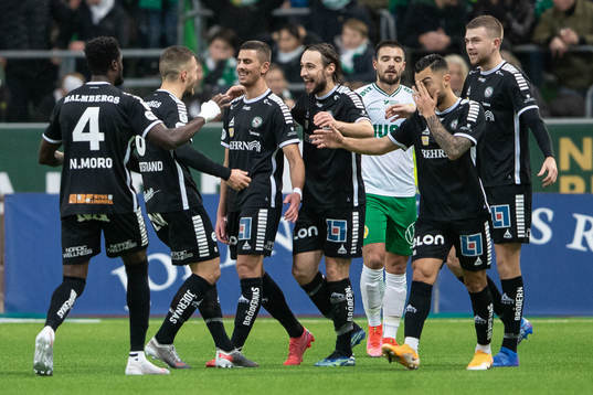 Örebros spelare jublar