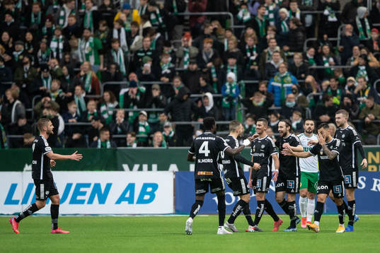 Örebros spelare jublar