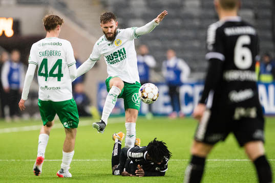 Hammarbys Simon Sandberg och Örebros Rickard Emeka Friday