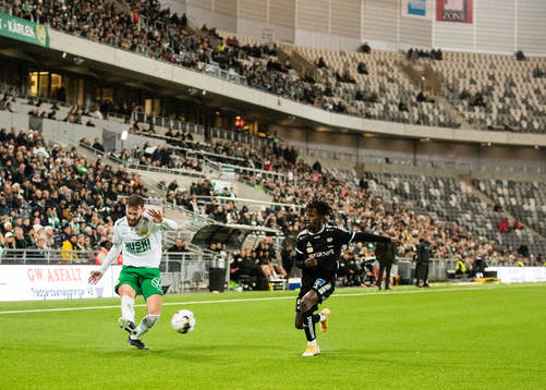 Hammarbys Simon Sandberg och Örebros Rickard Emeka Friday