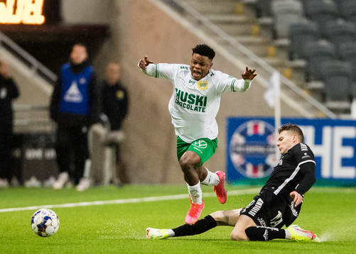 Hammarbys Akinkunmi Amoo och Örebros Jake Larsson