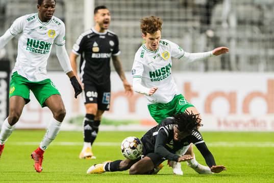 Hammarbys Williot Swedberg och Örebros Rickard Emeka Friday