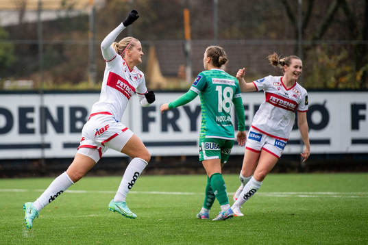 Maria Dybwad Brochmann of Sandviken celebrates 1-0