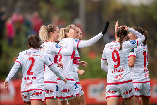 Maria Dybwad Brochmann of Sandviken celebrates 1-0