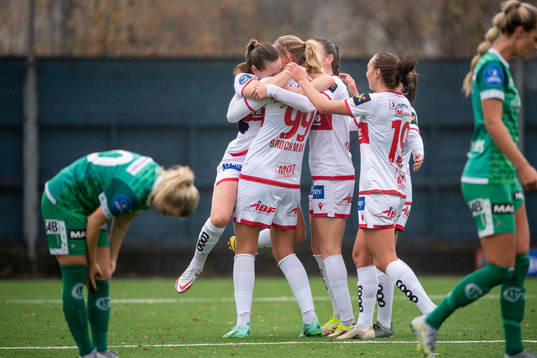 Maria Dybwad Brochmann of Sandviken celebrates 2-0