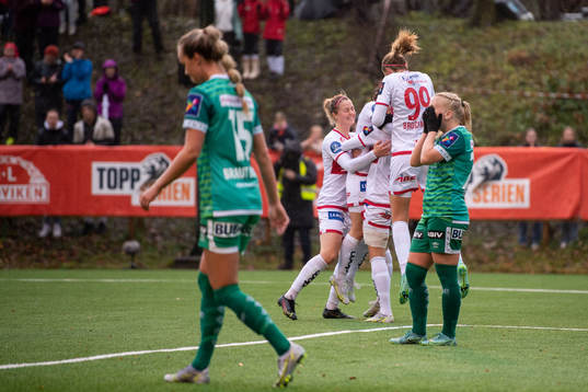 Guro Bergsvand of Sandviken celebrates 6-0