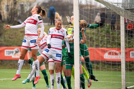 Maria Dybwad Brochmann of Sandviken scores 7-0