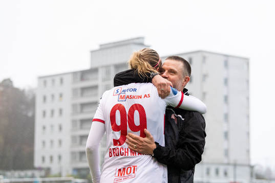 Maria Dybwad Brochmann and  Alexander Straus, head coach,