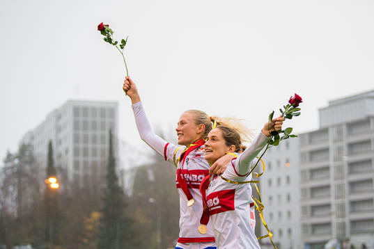 Guro Bergsvand and Ingrid Ryland of Sandviken celebrates