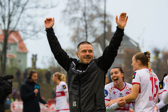 Alexander Straus, head coach of Sandviken, celebrates
