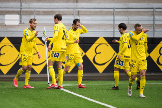 Sundsvalls Pontus Engblom jublar med lagkamrater