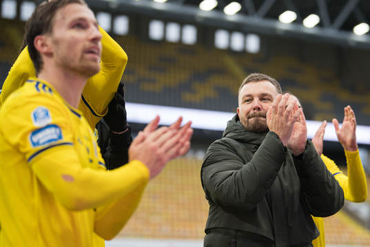 Sundsvalls tränare Henrik Åhnstrand jublar