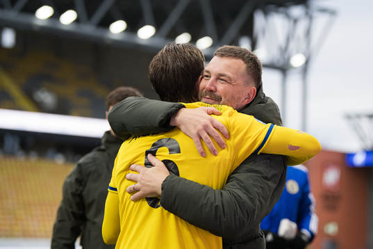 Sundsvalls tränare Henrik Åhnstrand jublar