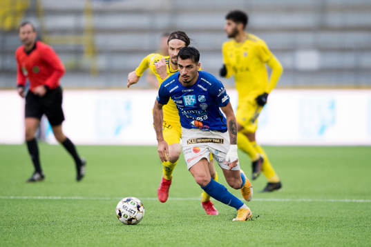 Norrbys Abbas Mohamad med Sundsvalls Linus Hallenius i