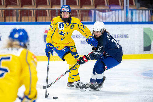 Hanna Olsson of Sweden and Chloe Aurard of France