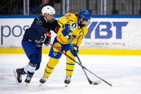 Marie-Pierre Pelissou of France and Emma Muren of Sweden