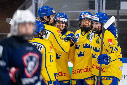 Sofie Lundin, Mina Waxin and Felizia Wikner-Zienkiewicz of