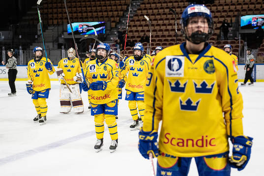 Players of Sweden celebrates