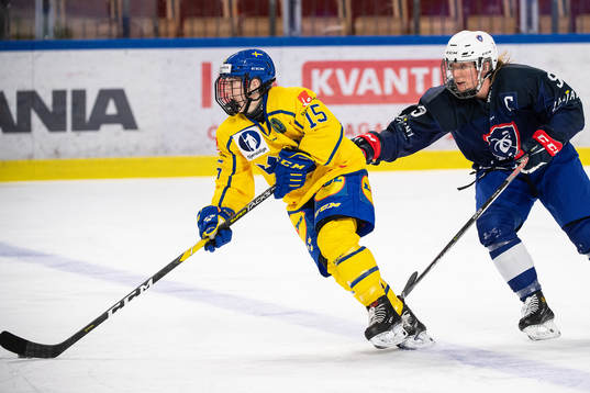 Lisa Johansson of Sweden and Marion Allemoz of France