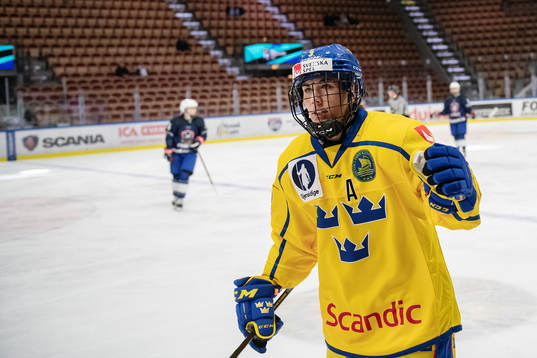 Anna Kjellbin of Sweden celebrates