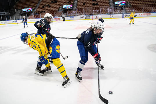 Estelle Duvin and Marion Allemoz of France against Olivia