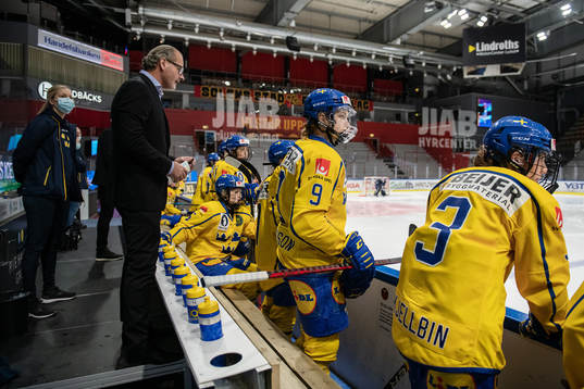 assistant coach Andreas Spångberg and Jessica Adolfsson