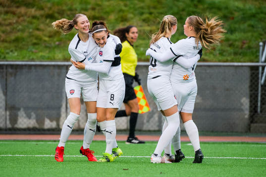 Bläddra bland fler bilder av Fotboll, F19, SM-slutspel, Match om 3:e pris, KIF Örebro - Rosengård
