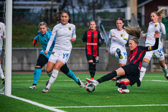 Brommapojkarnas Saga Swedman gör 1-2