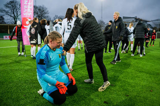 Umeås målvakt Villemo Sahlén jublar