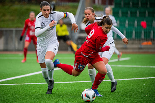 Örebros Cornelia Karlsson och Rosengårds Vera Ivarsson