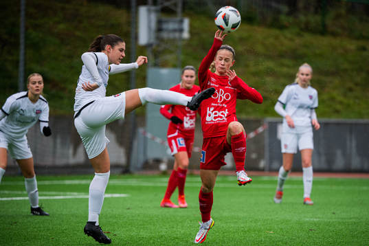 Rosengårds Vera Ivarsson och Örebros Lisa Aronsson