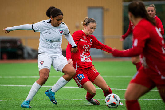 Rosengårds Jo-Anne Agbor Tataw Cronquist och Örebros Lisa