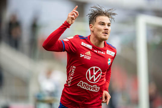 Östers Tatu Varmanen jublar