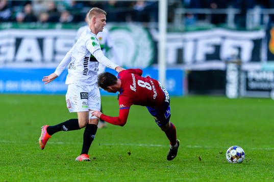 GAIS Joackim Åberg och Östers Alex Thor Hauksson