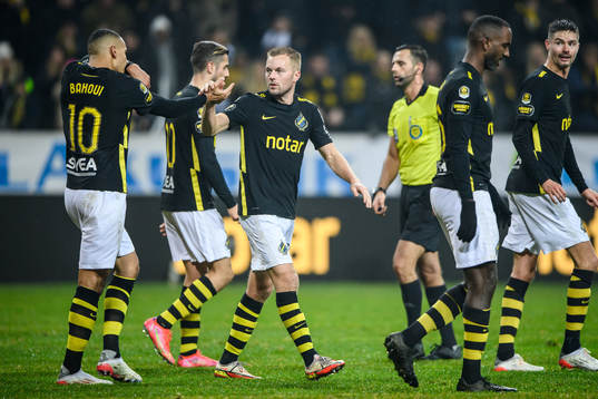 s Nabil Bahoui (v) jublar med Sebastian Larsson