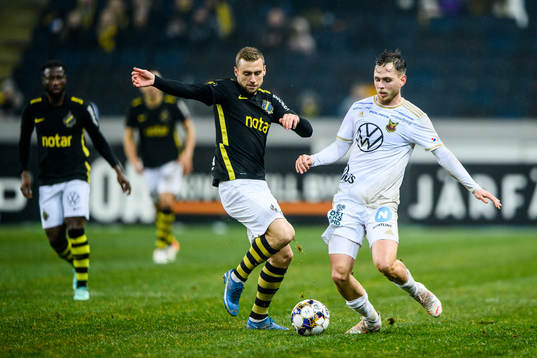 s Filip Rogic och Östersunds Charlie Colkett