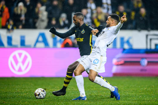 s Henok Goitom och Östersunds Noah Sonko Sundberg