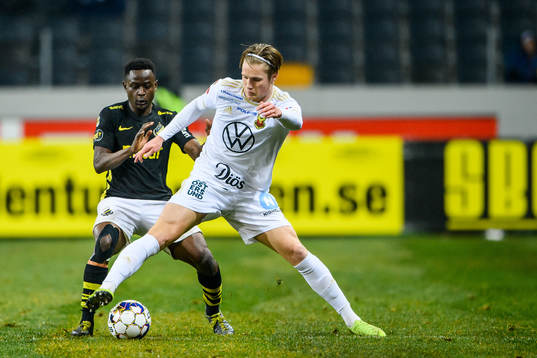 s Erick Otieno och Östersunds Sebastian Karlsson Grach