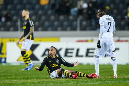 s Bilal Hussein reagerar mot domaren