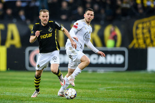 s Sebastian Larsson och Östersunds Charlie Colkett