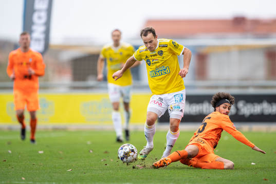 Falkenbergs Anton Wede och AFC Eskilstunas Viktor Fors