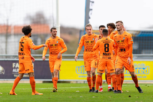 AFC Eskilstunas Viktor Götesson jublar med laget