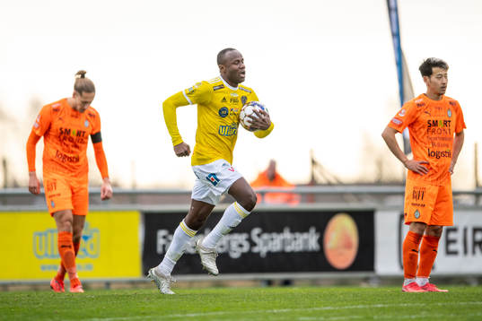 Falkenbergs Nsima Peter jublar