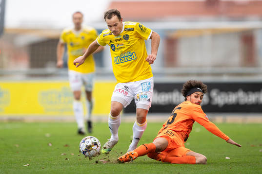 Falkenbergs Anton Wede och AFC Eskilstunas Viktor Fors