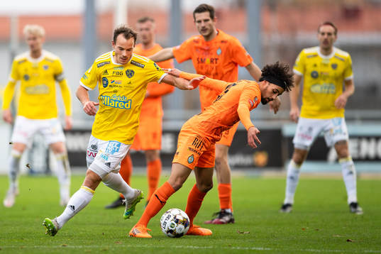 Falkenbergs Anton Wede och AFC Eskilstunas Viktor Fors